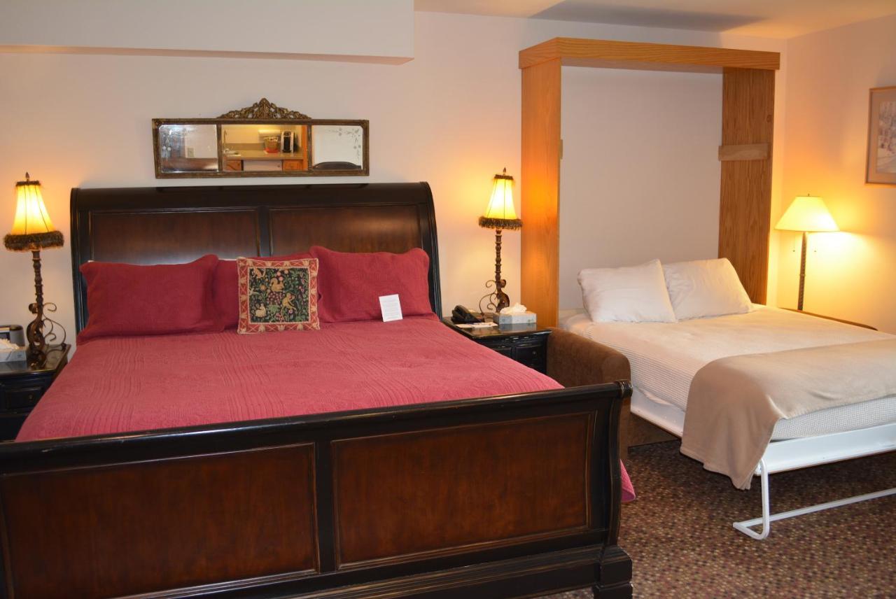 Deluxe Double Room with Balcony at Mountain Chalet Aspen