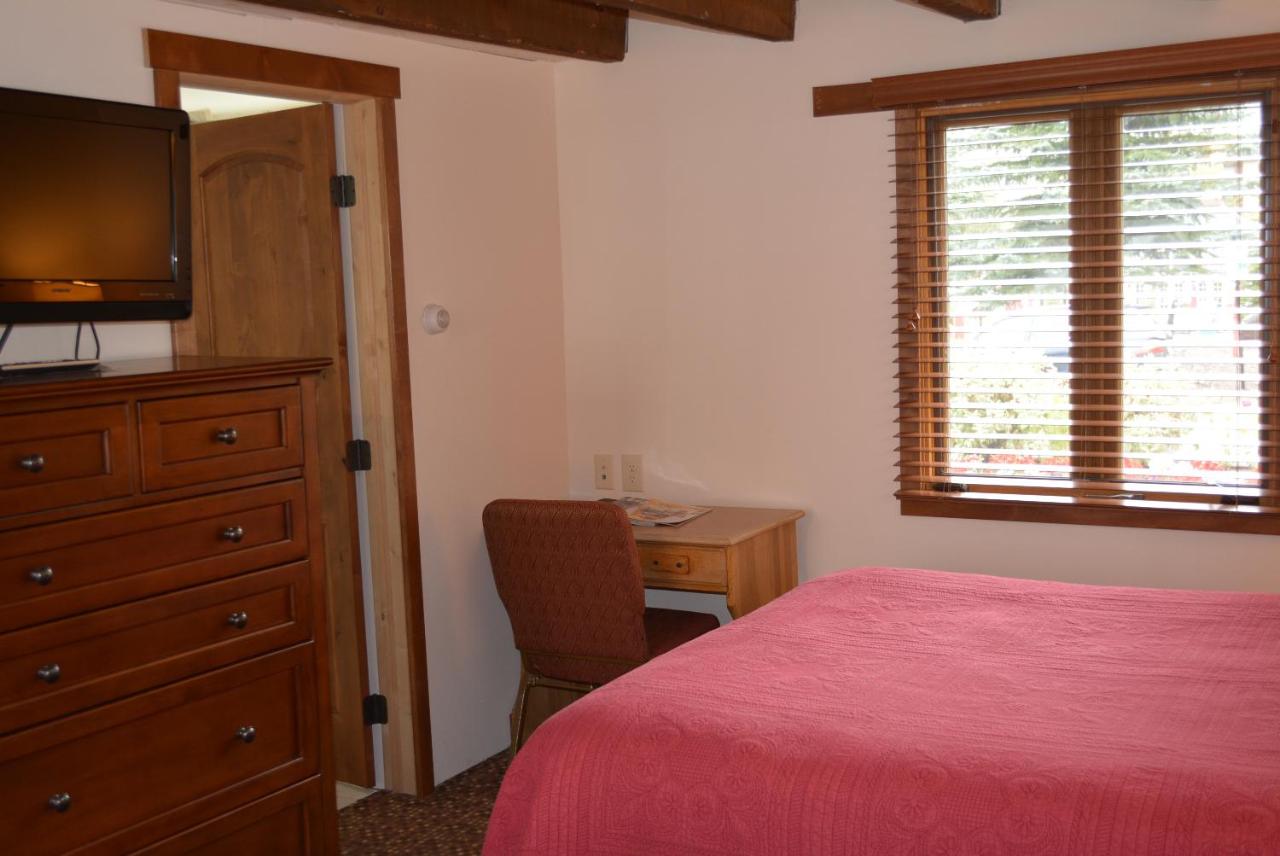 Economy Quadruple Room at Mountain Chalet Aspen
