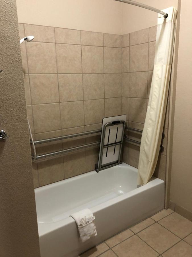 King Room with Bath Tub - Mobility/Hearing Accessible - Non-Smoking at Baymont by Wyndham Decatur