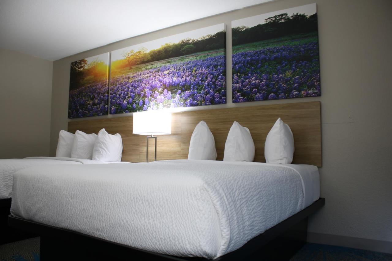 Queen Room with Two Queen Beds - Non-Smoking at Days Inn by Wyndham Waco University Area
