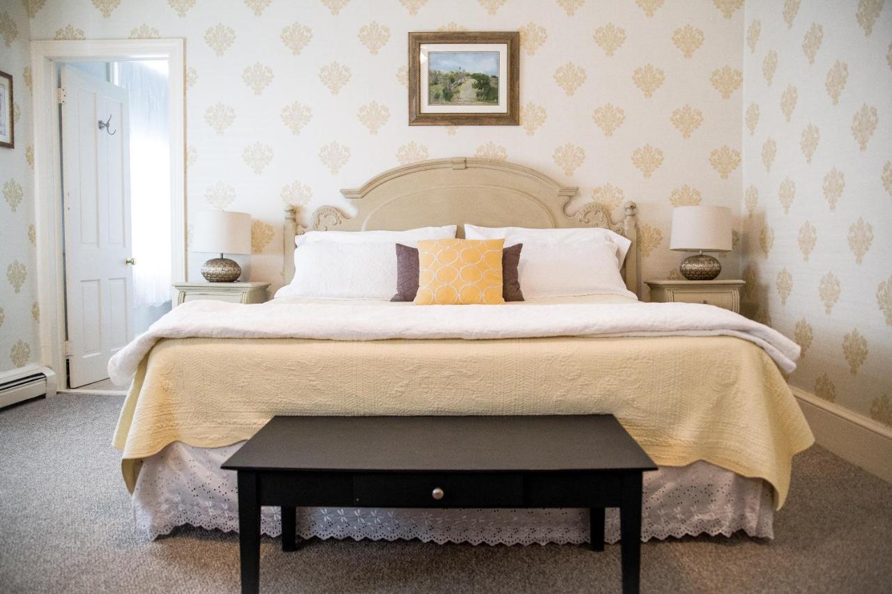  | The Carroll Villa Hotel