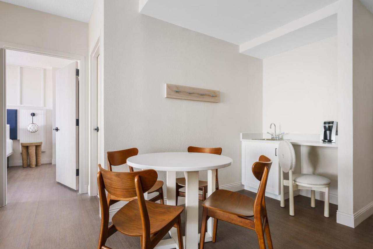 One-Bedroom King Suite at Holiday Inn Resort Lumina on Wrightsville Beach by IHG