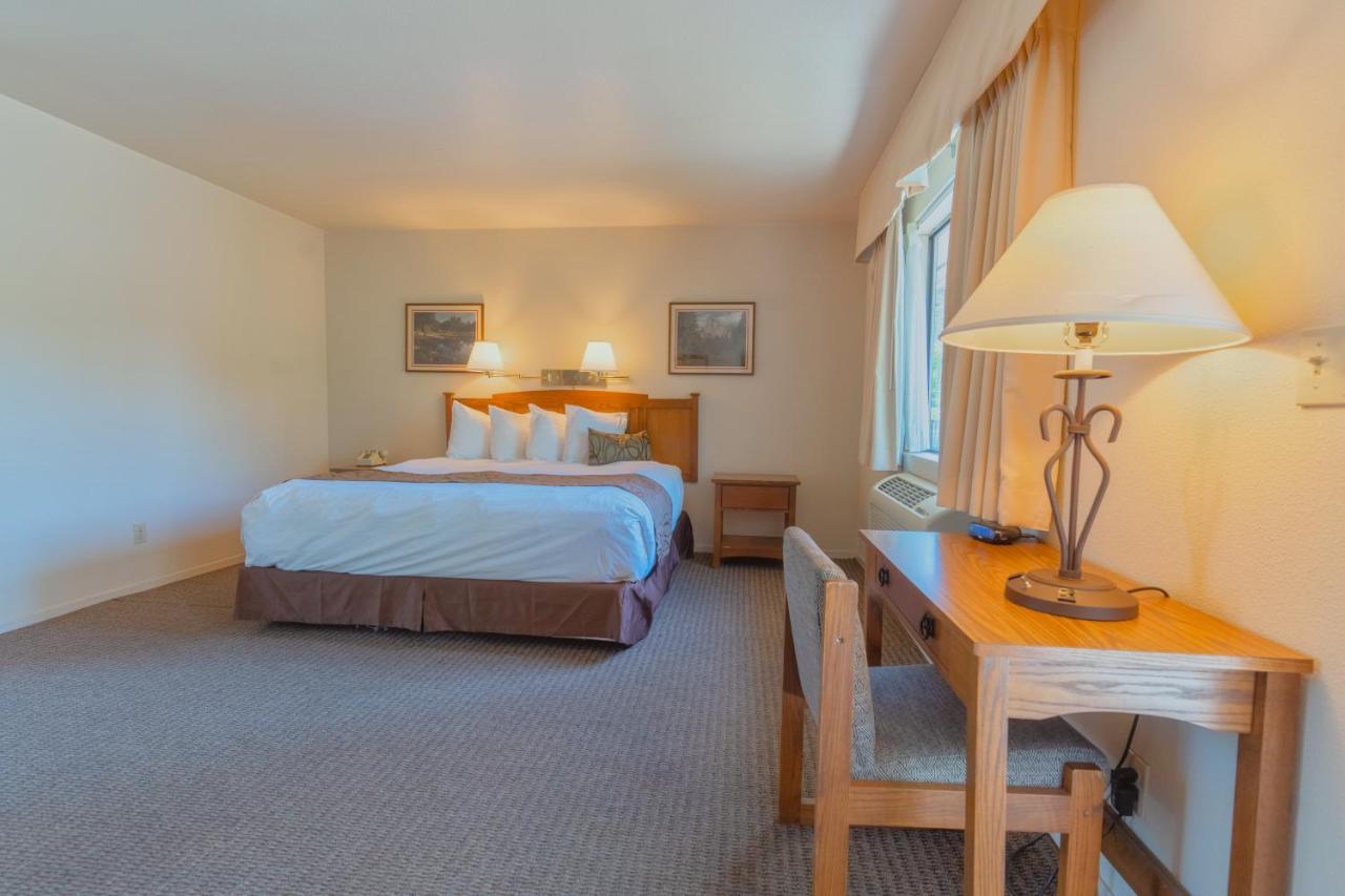 | Mariposa Lodge