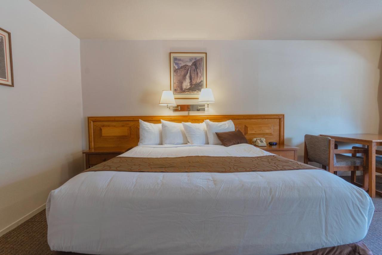 | Mariposa Lodge