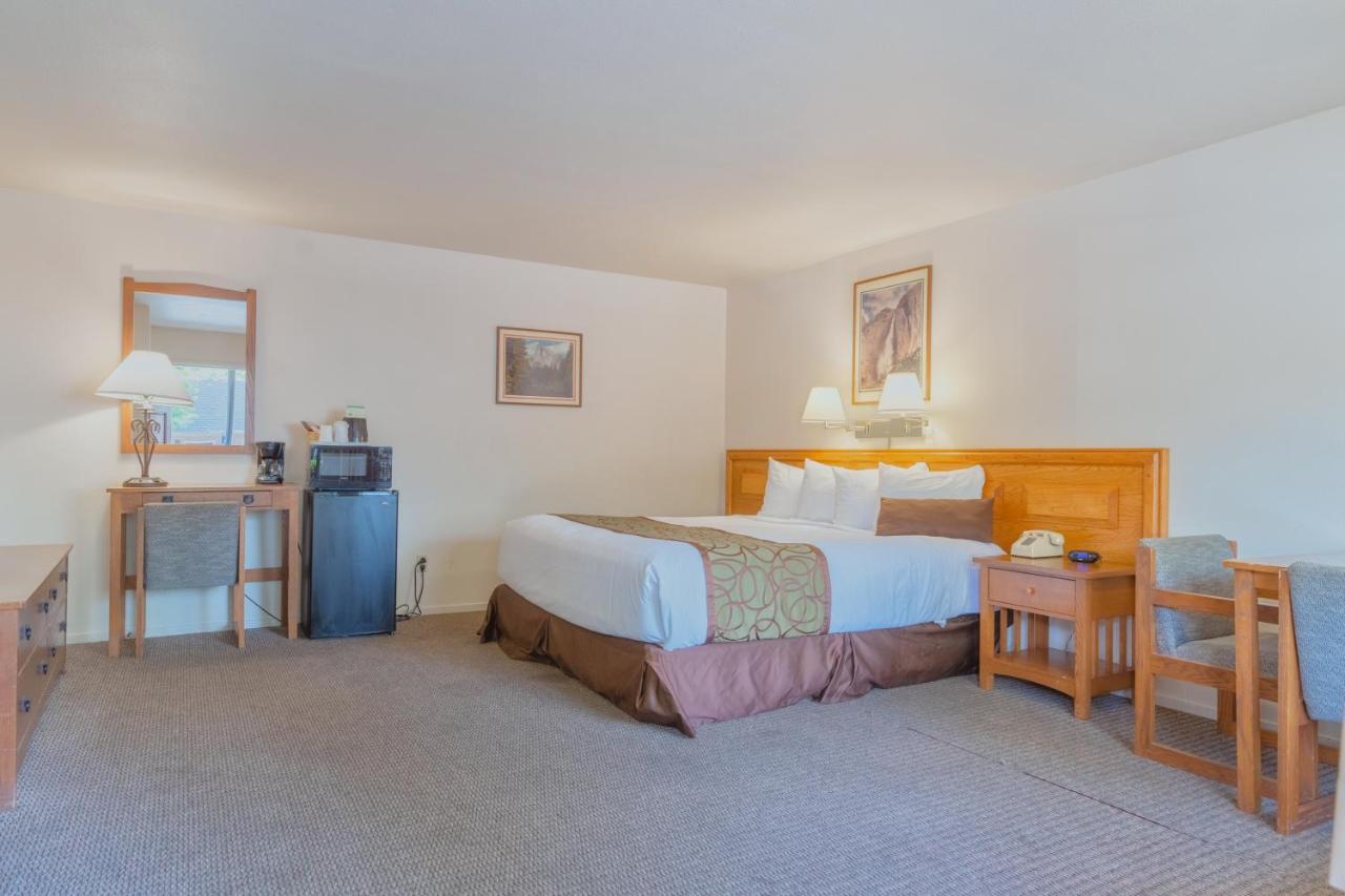 | Mariposa Lodge