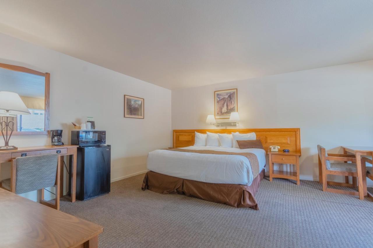 | Mariposa Lodge