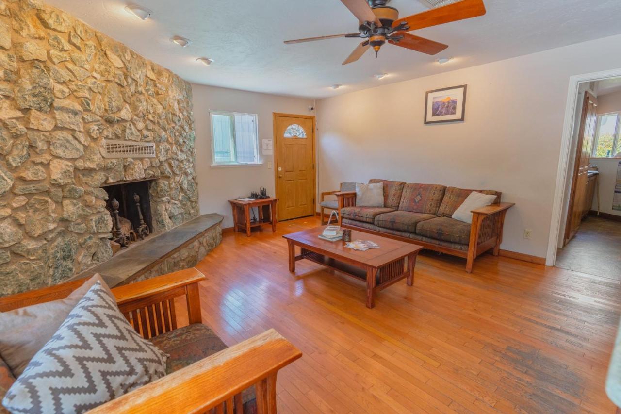 | Mariposa Lodge