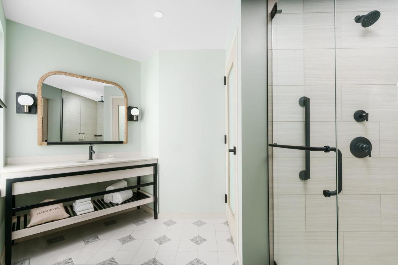 One-Bedroom King Suite at Holiday Inn Resort Lumina on Wrightsville Beach by IHG