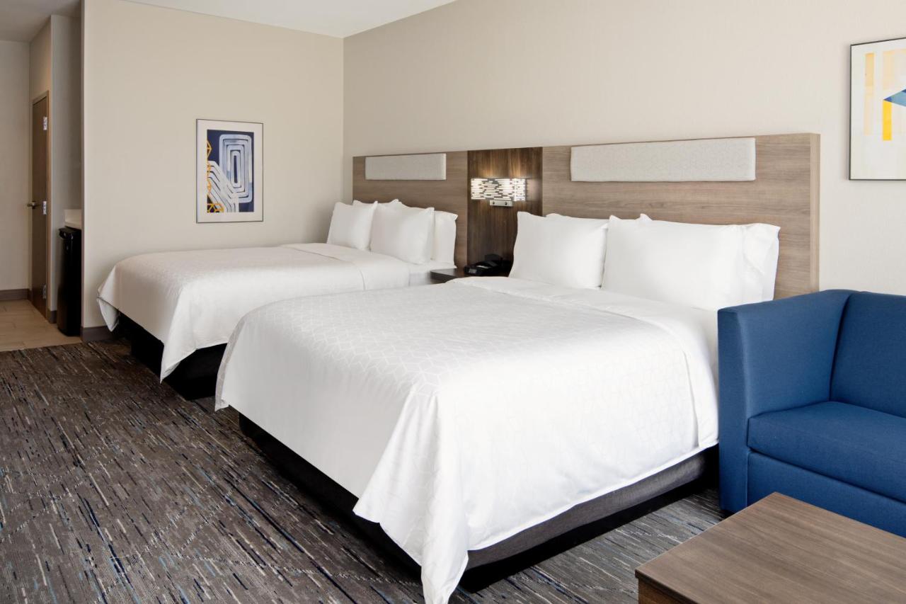 | Holiday Inn Express & Suites - Palm Desert - Millennium, an IHG Hotel