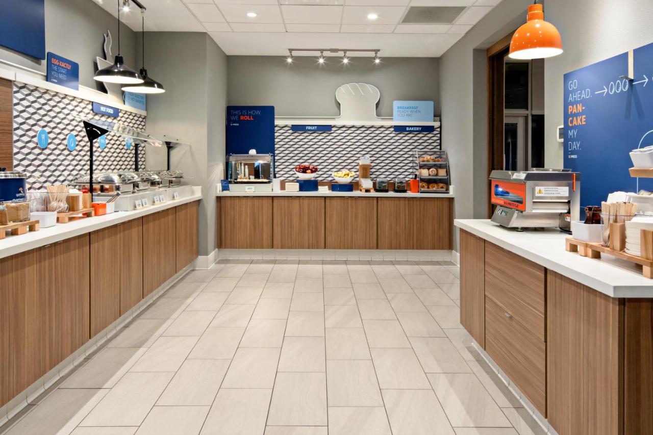 | Holiday Inn Express & Suites - Palm Desert - Millennium, an IHG Hotel