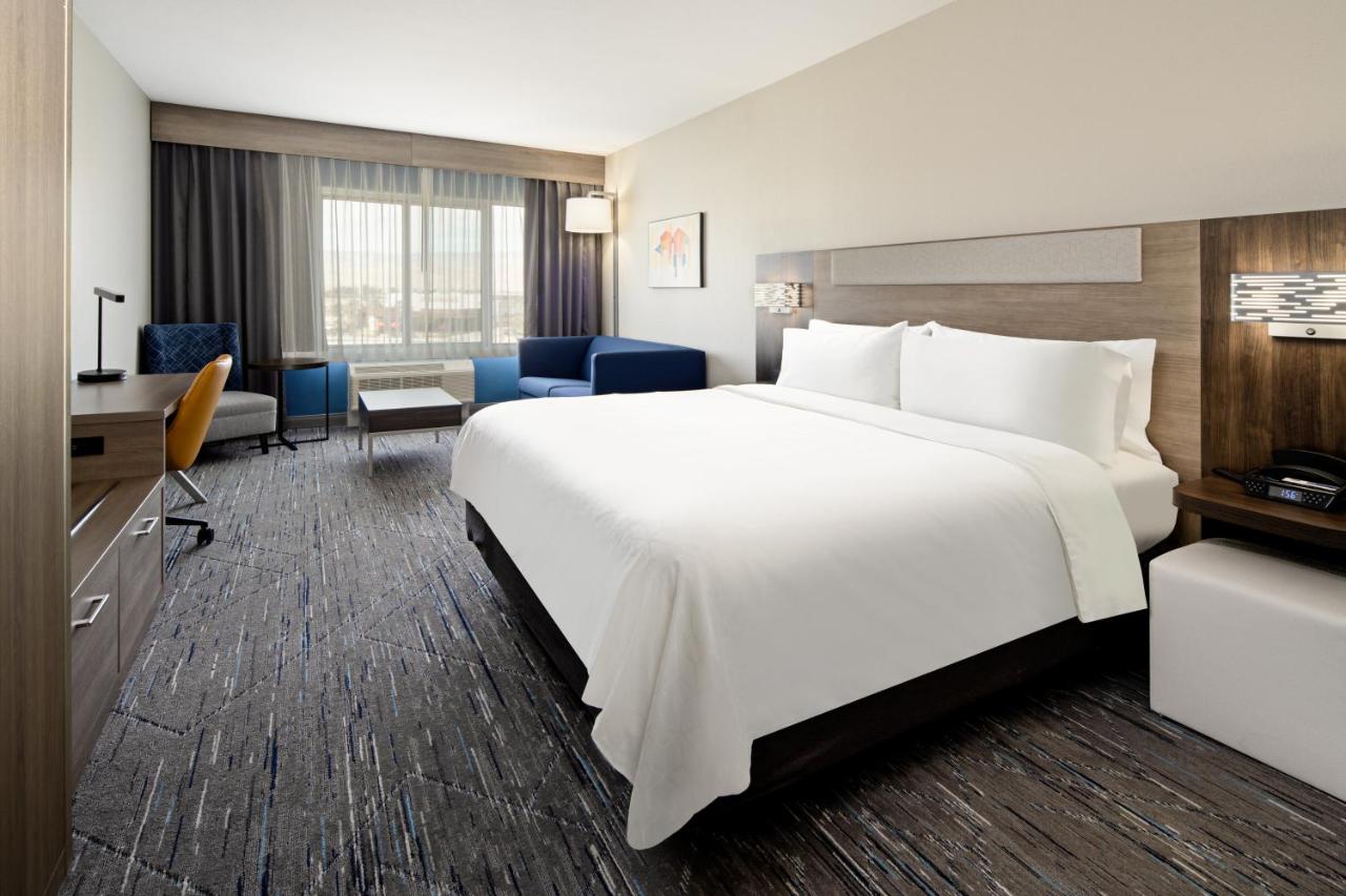 | Holiday Inn Express & Suites - Palm Desert - Millennium, an IHG Hotel