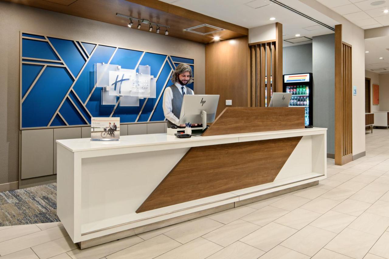 | Holiday Inn Express & Suites - Palm Desert - Millennium, an IHG Hotel
