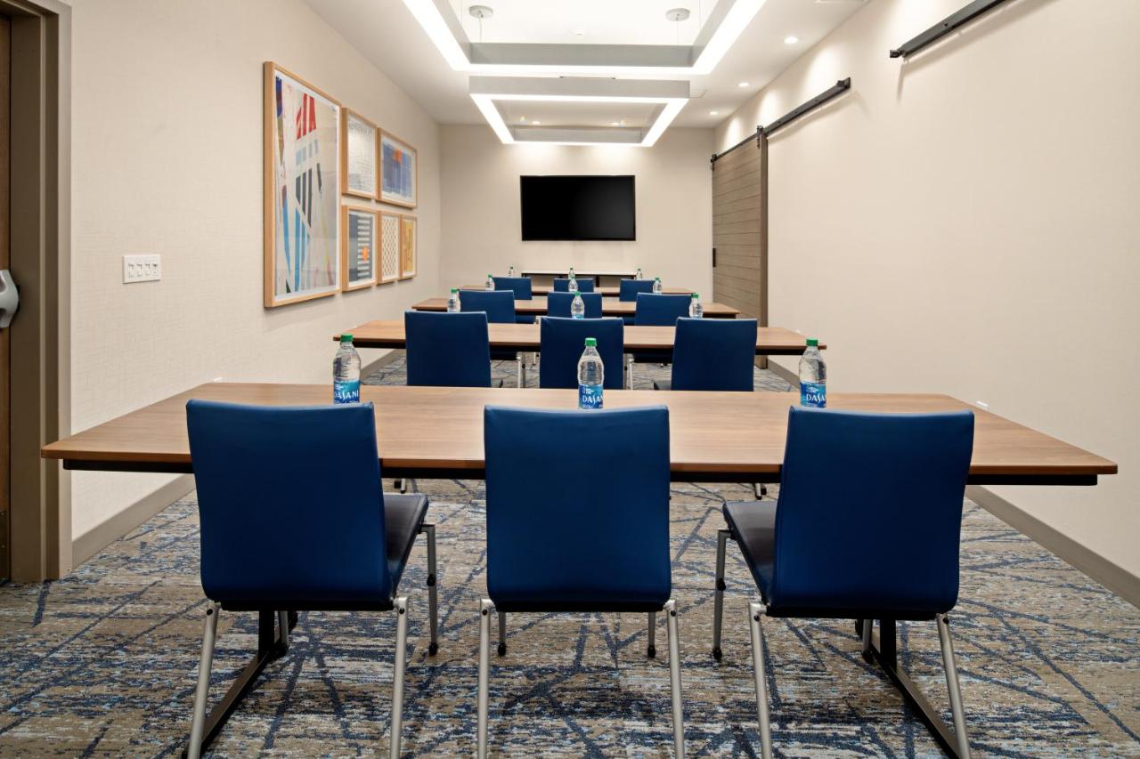 | Holiday Inn Express & Suites - Palm Desert - Millennium, an IHG Hotel