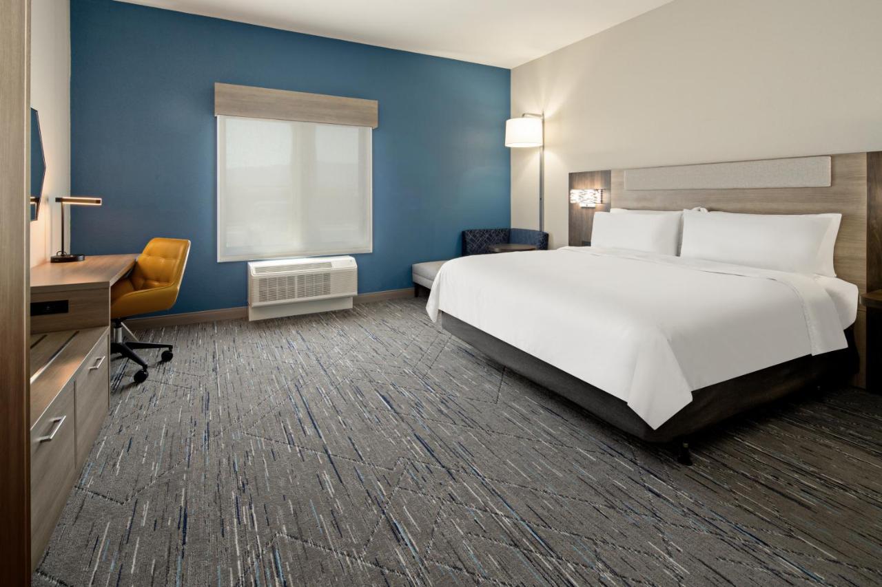  | Holiday Inn Express & Suites - Palm Desert - Millennium, an IHG Hotel
