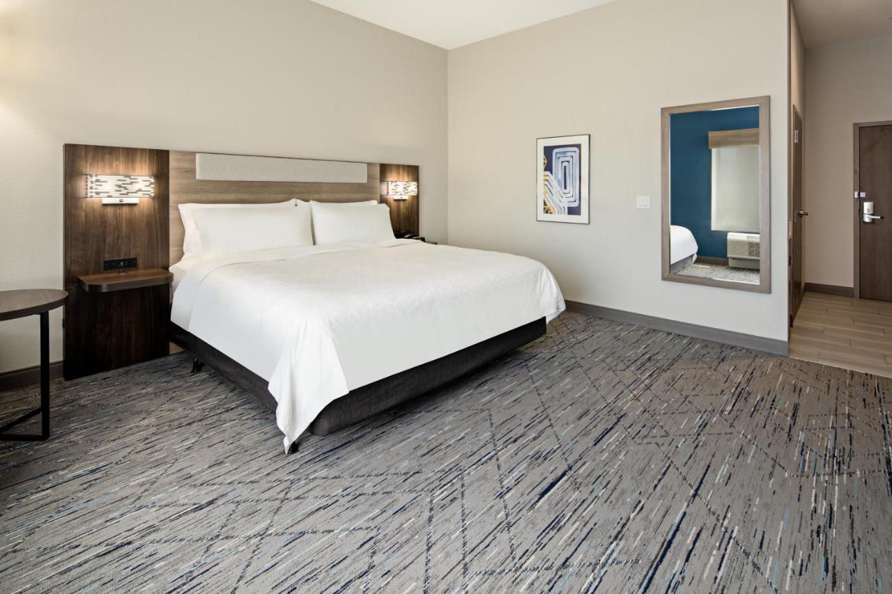 | Holiday Inn Express & Suites - Palm Desert - Millennium, an IHG Hotel