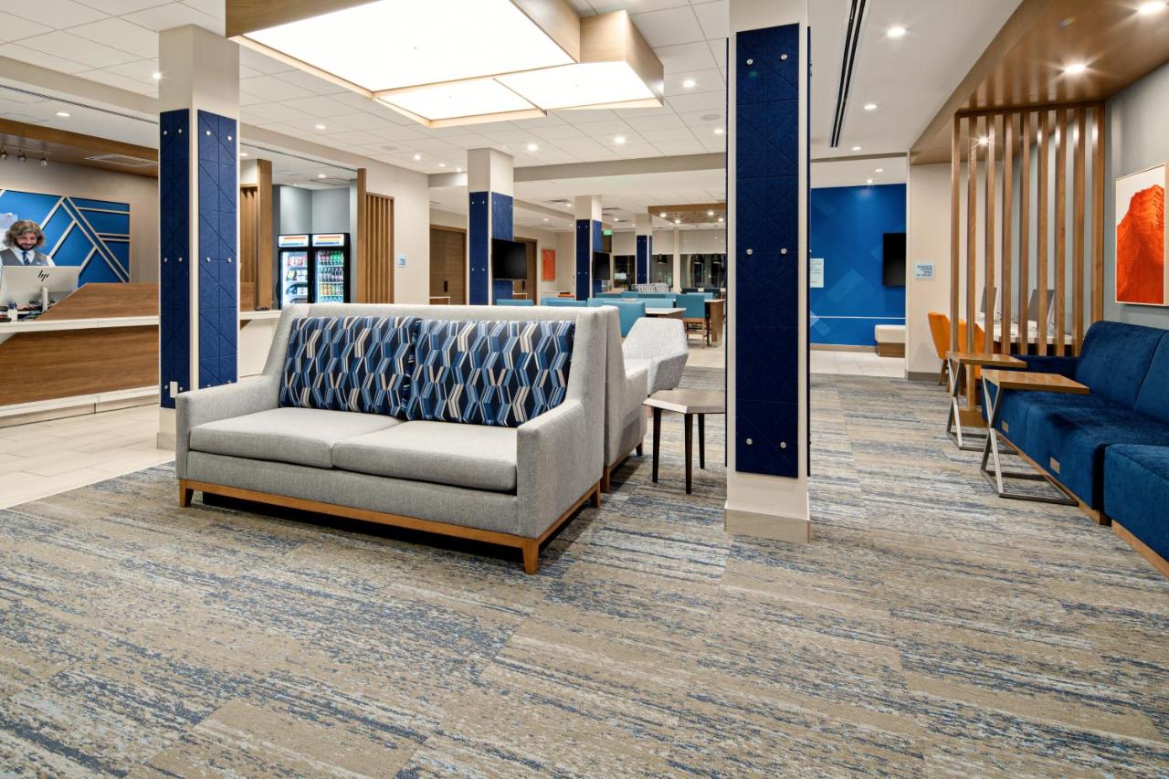 | Holiday Inn Express & Suites - Palm Desert - Millennium, an IHG Hotel