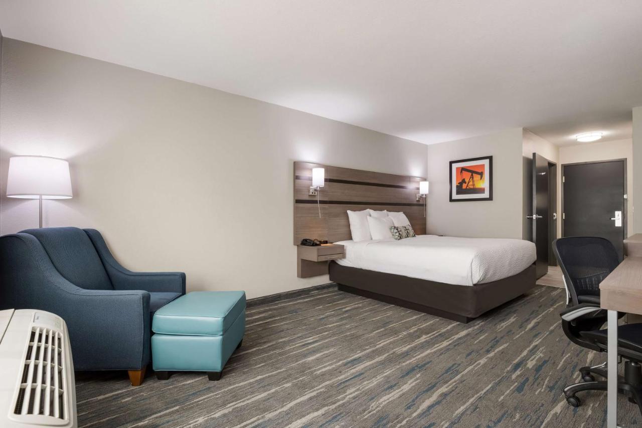 King Room at Best Western NSU Inn