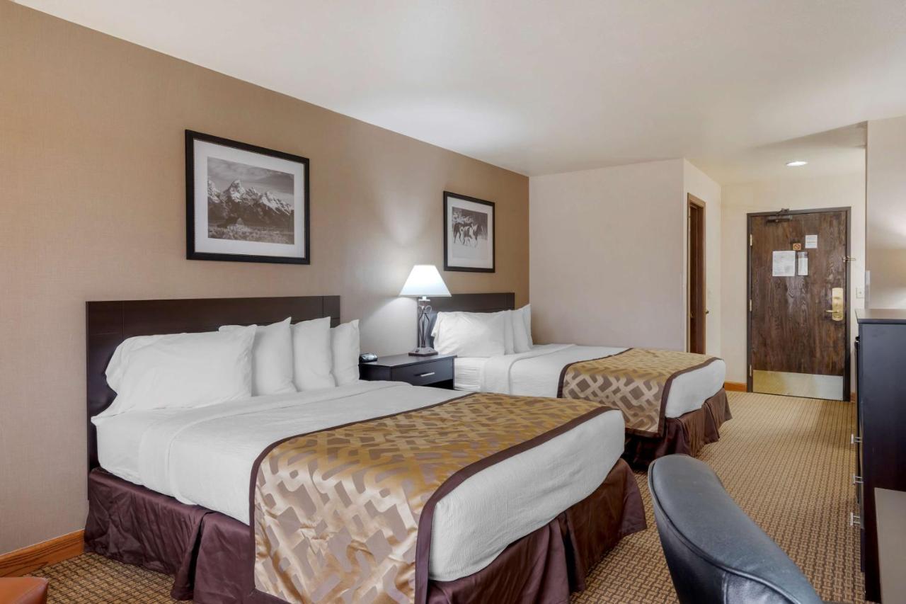 Queen Room with Two Queen Beds - Disability Access at Best Western Pinedale Inn