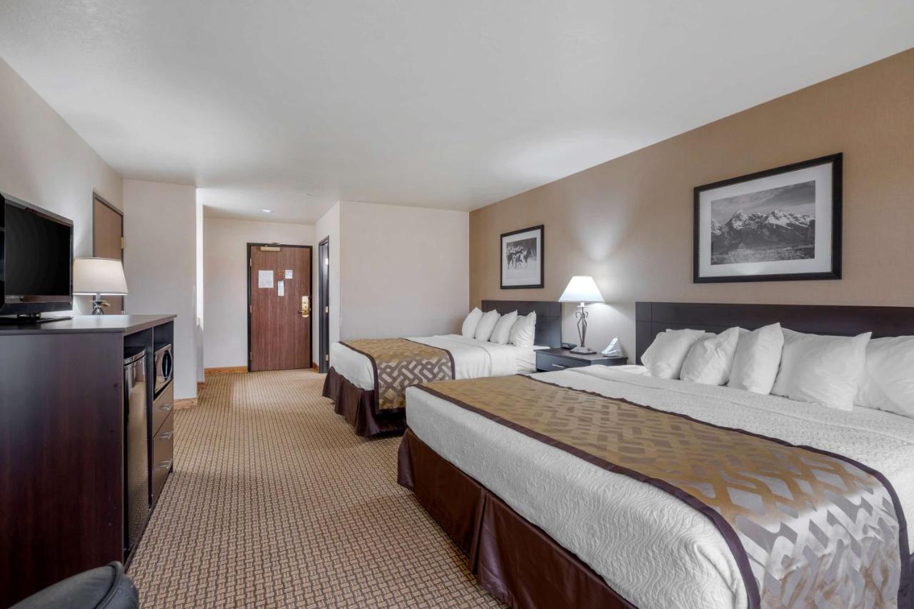 Oversized King Room with Queen Bed at Best Western Pinedale Inn