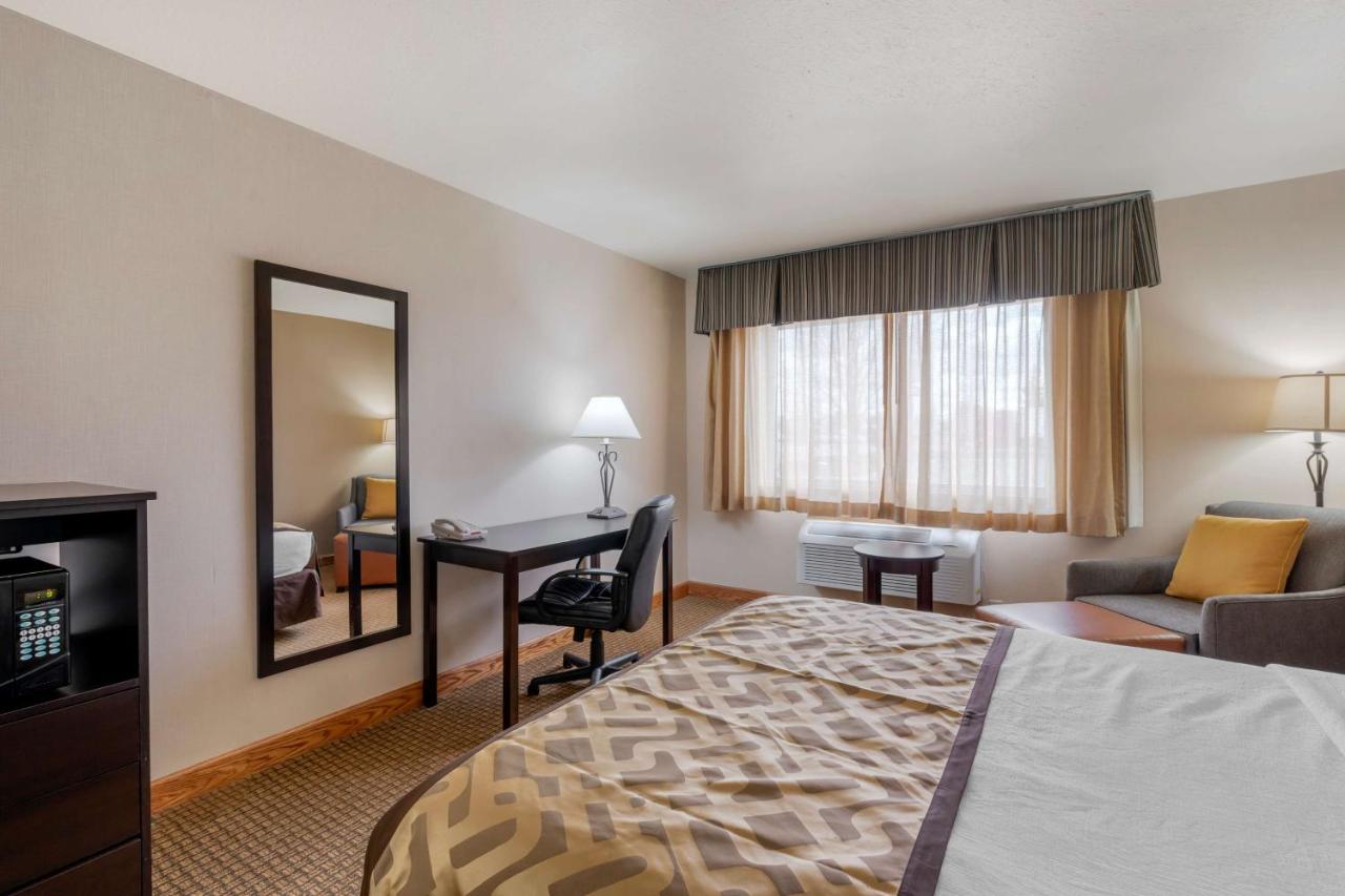 Queen Room with Two Queen Beds - Non-Smoking at Best Western Pinedale Inn