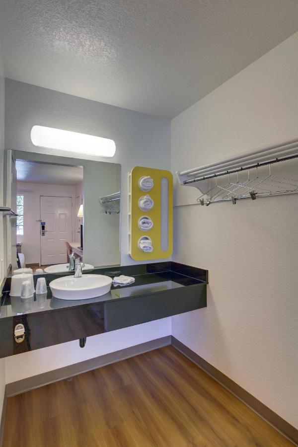 | Motel 6-Bellflower, CA - Los Angeles