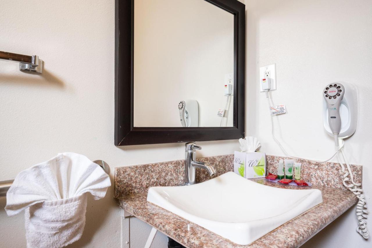 King Room - Disability Access at Solaire Inn & Suites