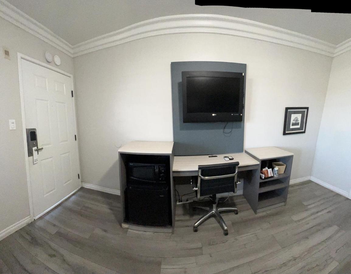 King Room - Non-Smoking at Solaire Inn & Suites