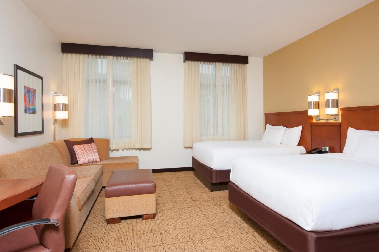 High Floor Queens, Sofabed at Hyatt Place Des Moines/Downtown