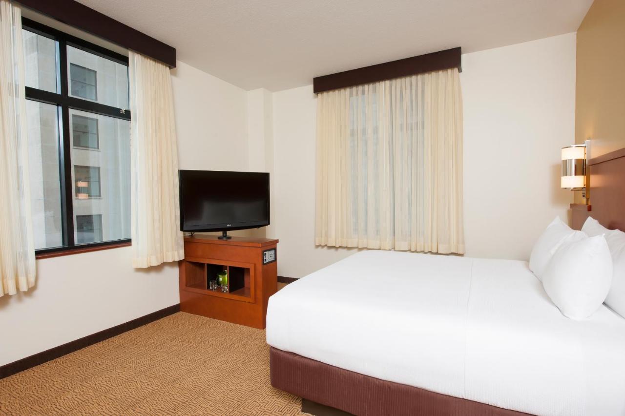 Accessible King Bed Roll-In Shower with Sofa Bed at Hyatt Place Des Moines/Downtown