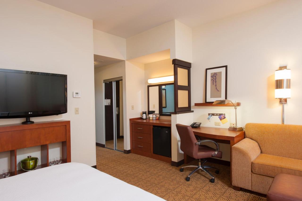 High Floor King, Sofabed at Hyatt Place Des Moines/Downtown