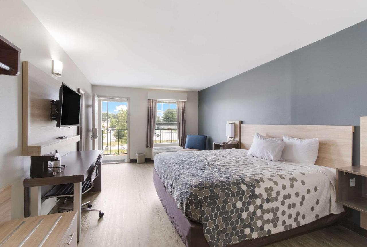 King Room - Non-Smoking at Econo Lodge Greenville near University