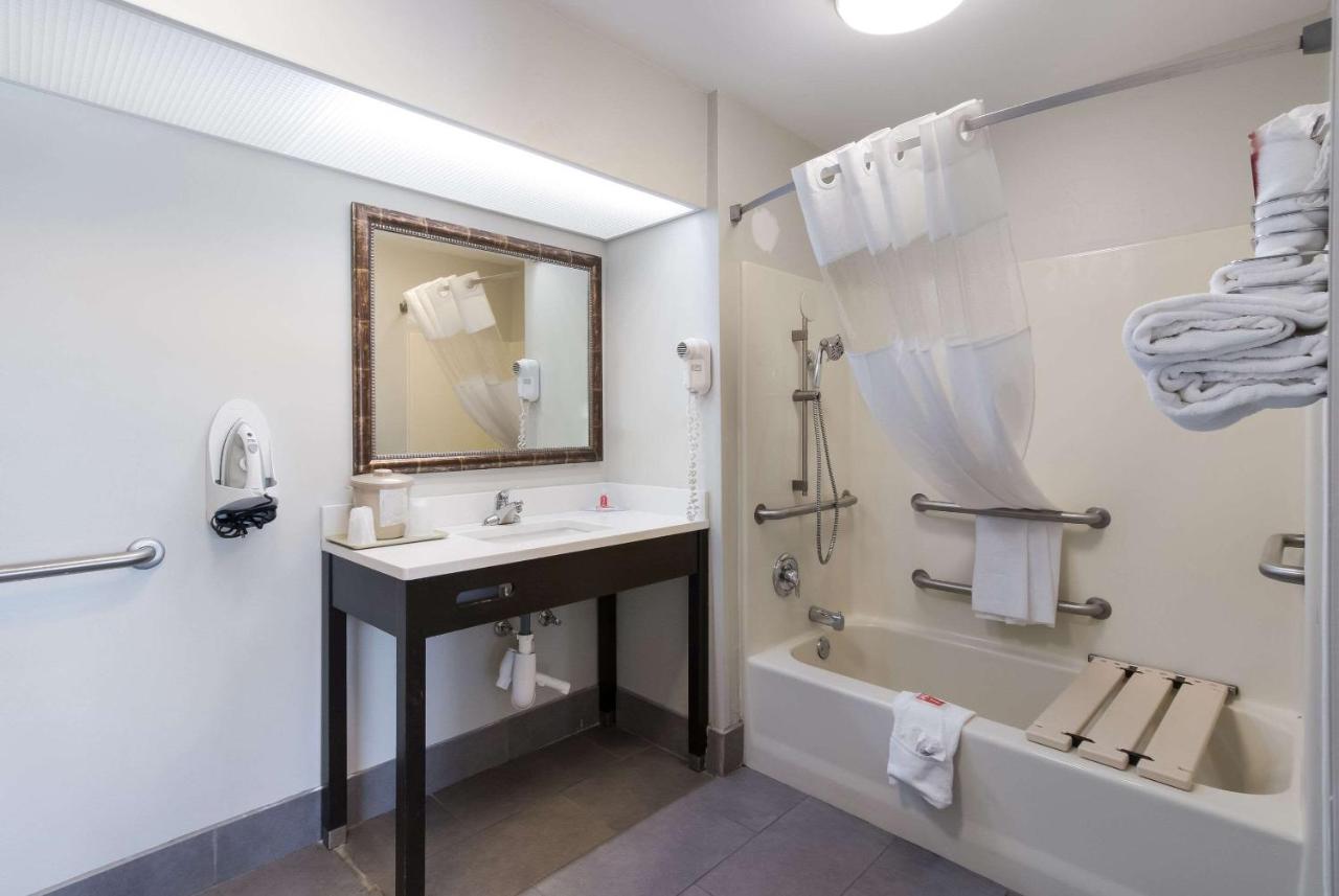 Double Room - Accessible/Non-Smoking at Econo Lodge Greenville near University