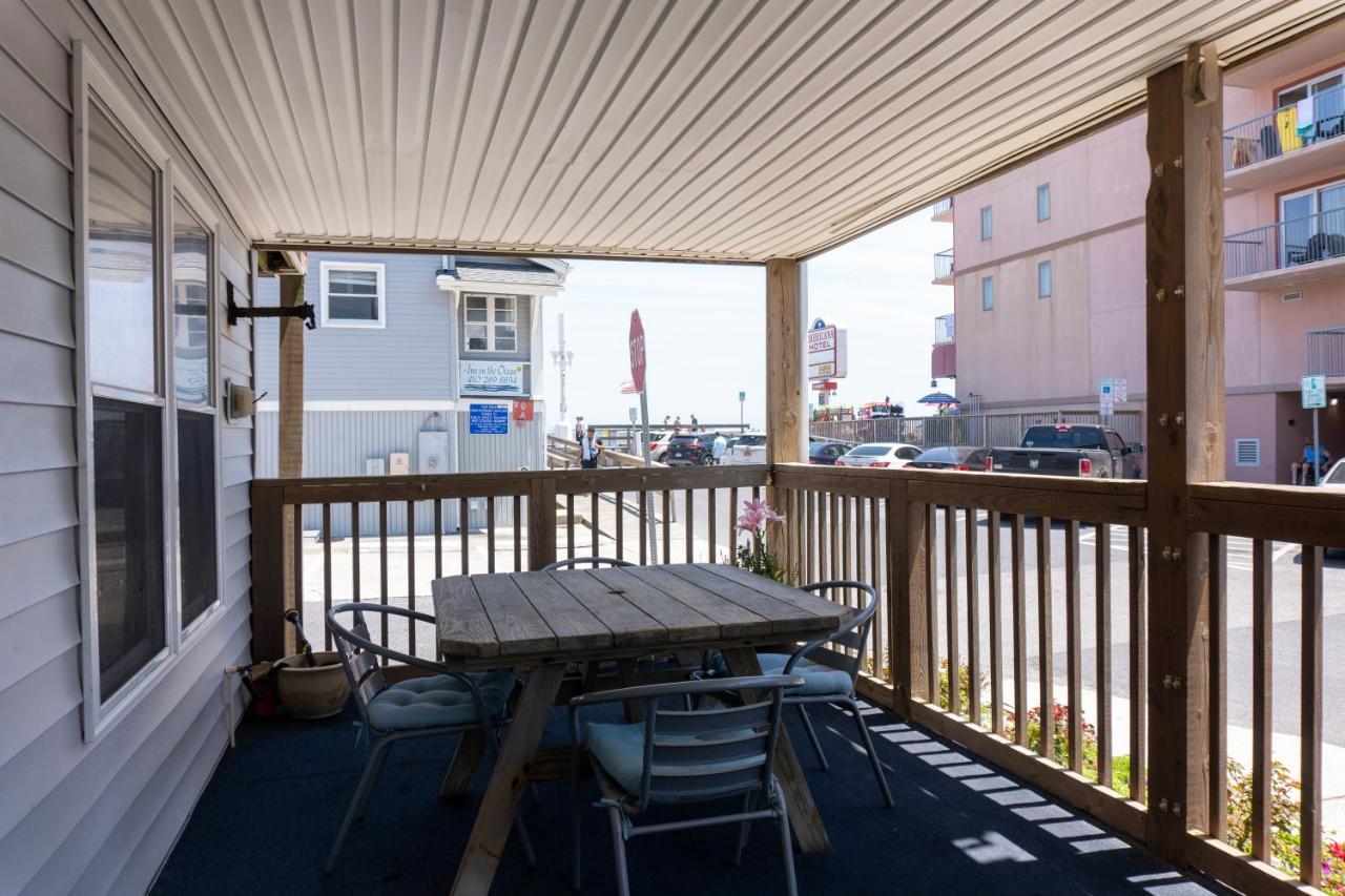 | Beach Walk Hotel