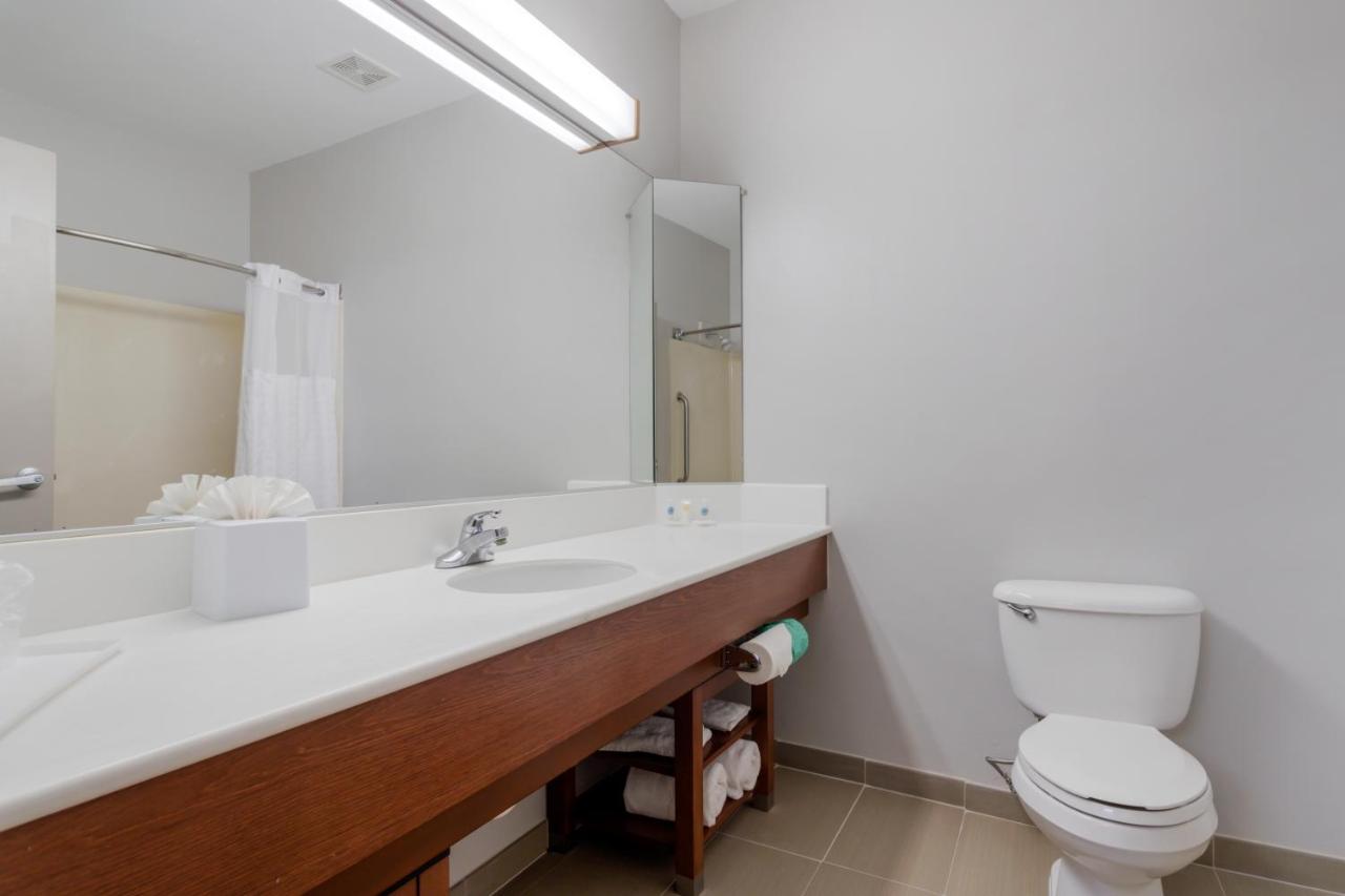 King Suite at Garner Hotel La Porte Bay Area by IHG