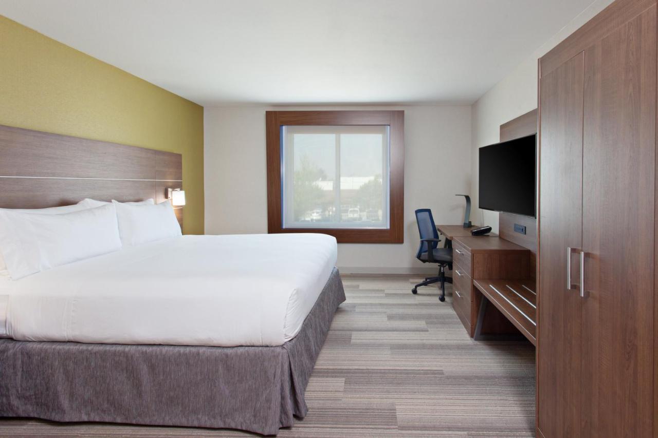 | Holiday Inn Express Hotel and Suites Pasadena-Colorado Blvd, an IHG Hotel