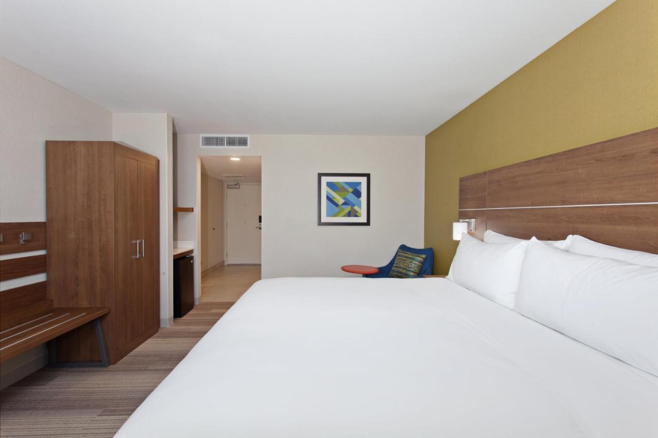 Standard King Room - Non-Smoking at Holiday Inn Express & Suites Pasadena - Los Angeles by IHG
