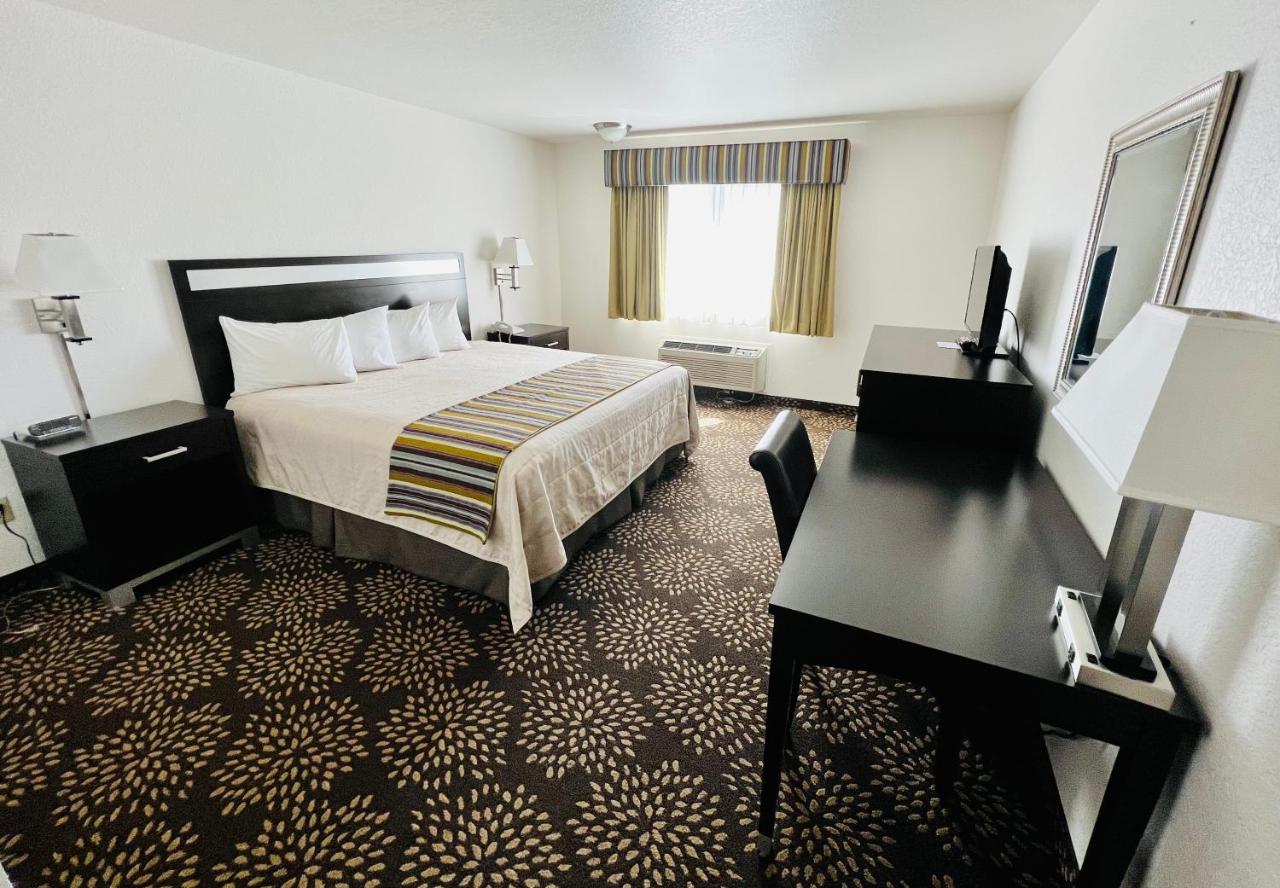 | Court Plaza Inn & Suites of Mackinaw