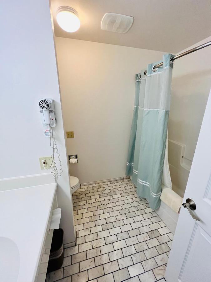 | Court Plaza Inn & Suites of Mackinaw