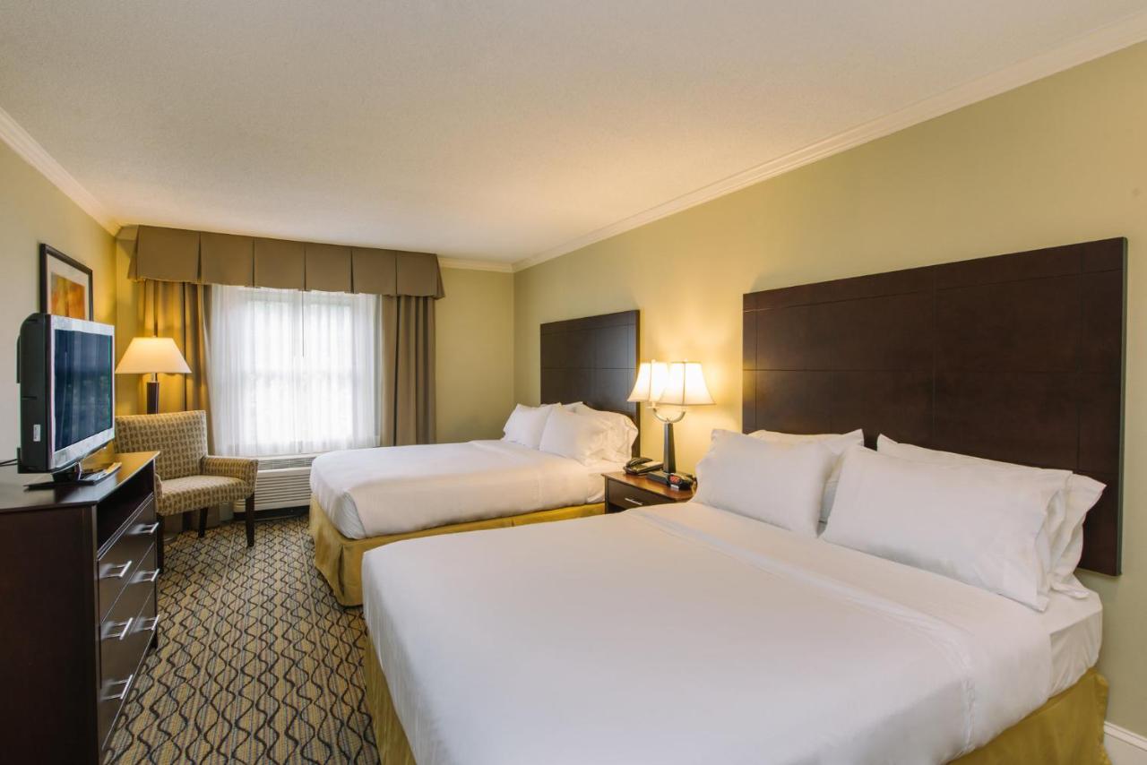 | Holiday Inn Express and Suites Merrimack, an IHG Hotel