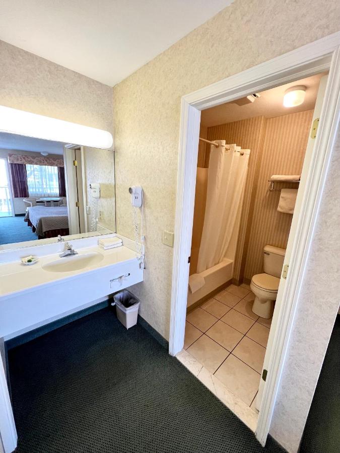 | Court Plaza Inn & Suites of Mackinaw