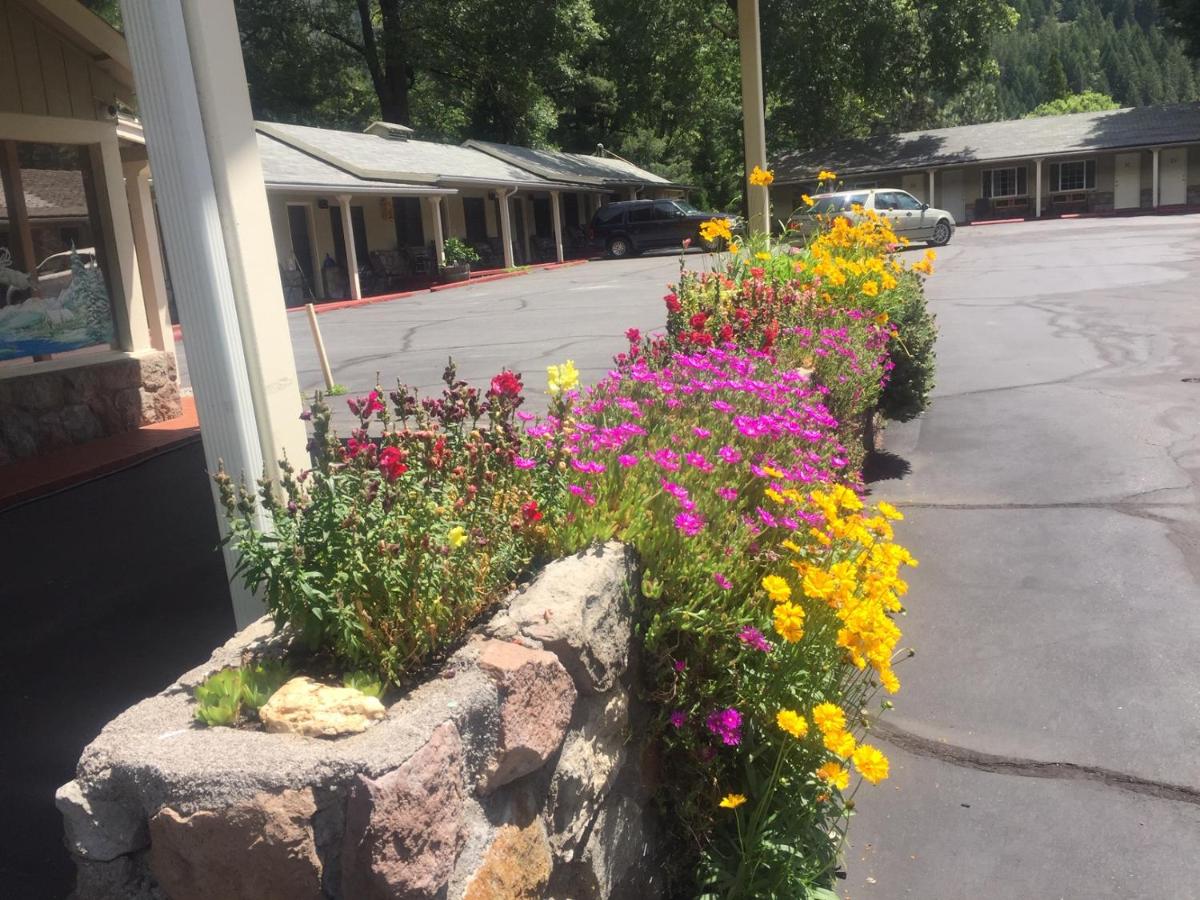 | Dunsmuir Lodge