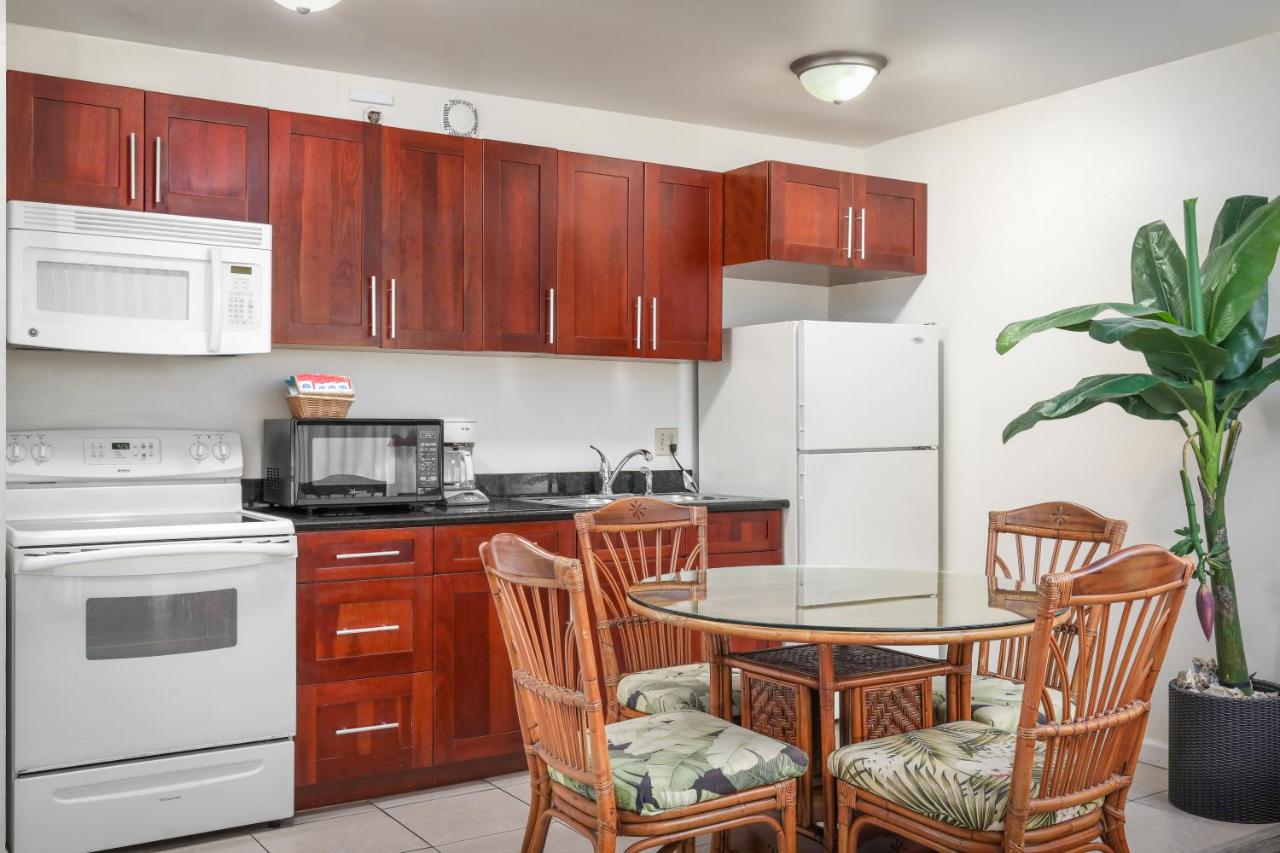 One-Bedroom Suite at Aston at the Waikiki Banyan