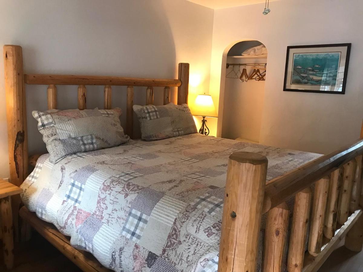 | Dunsmuir Lodge