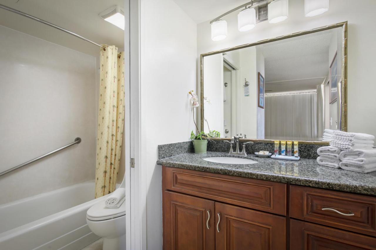 One-Bedroom Suite with Ocean View at Aston at the Waikiki Banyan
