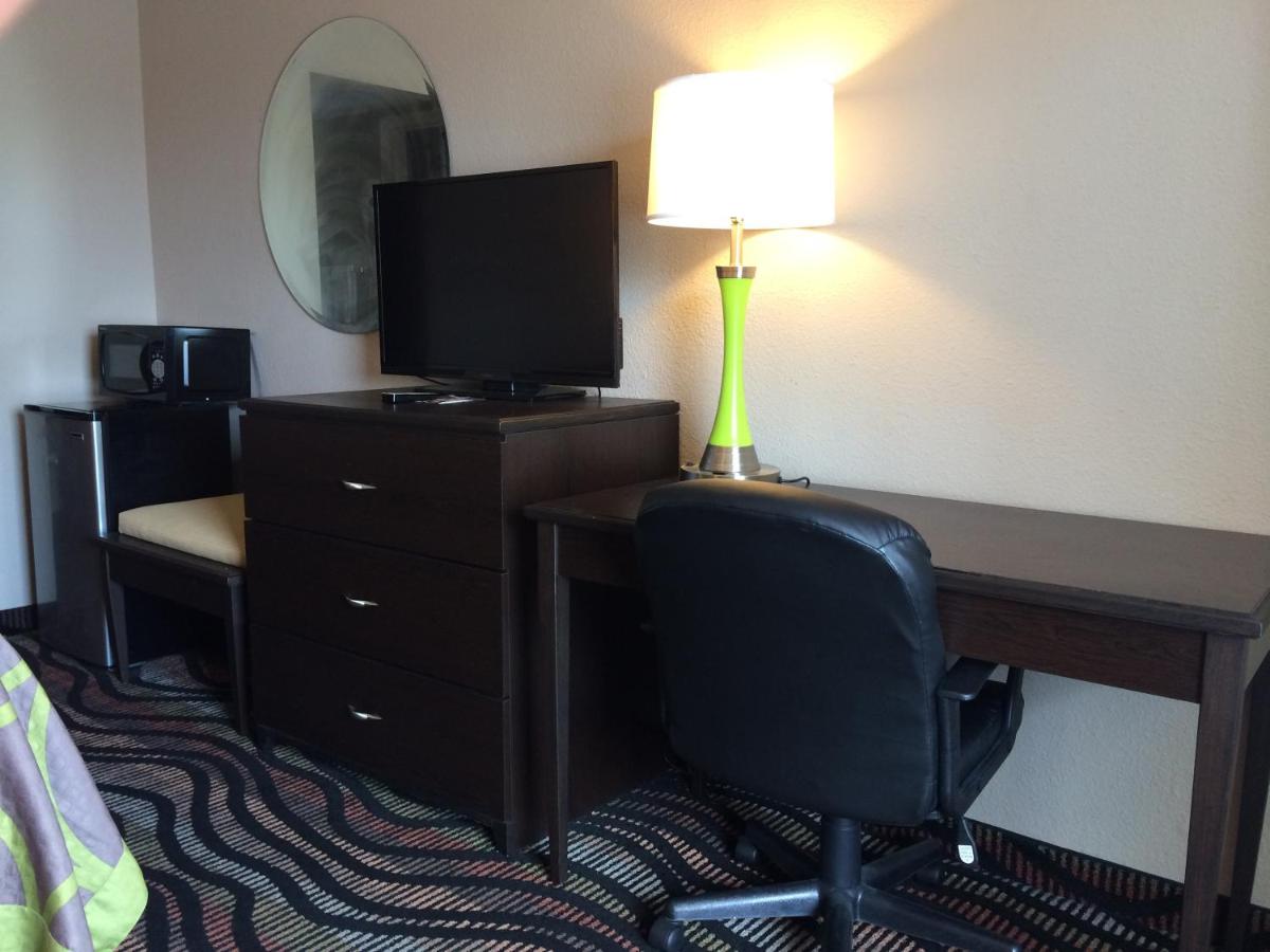 | Super 8 by Wyndham Lakeland