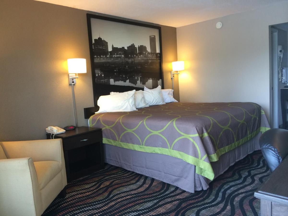 | Super 8 by Wyndham Lakeland