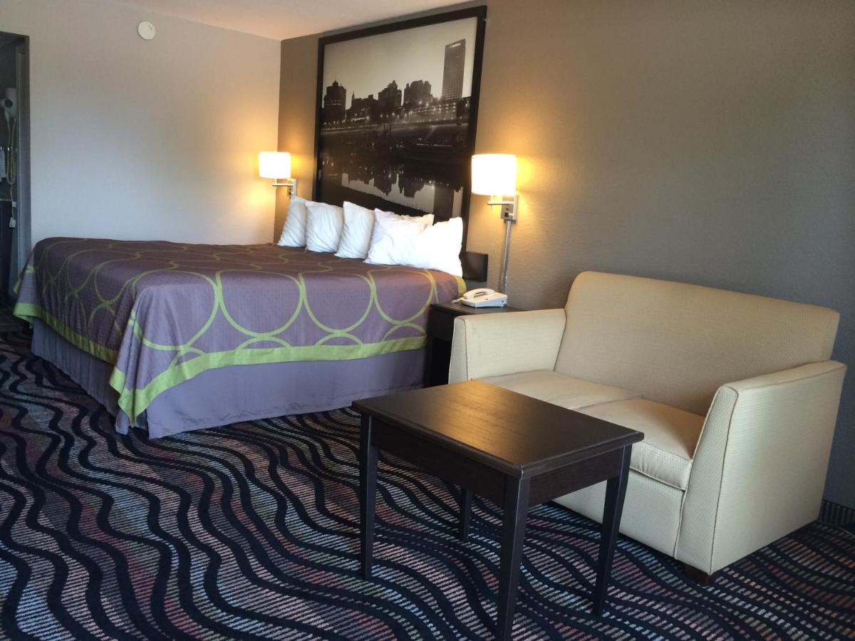 | Super 8 by Wyndham Lakeland