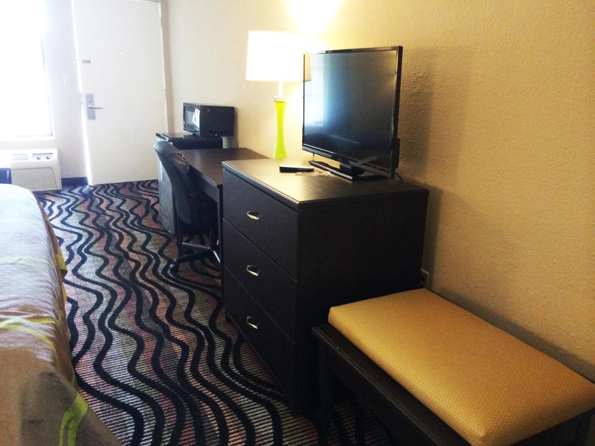 | Super 8 by Wyndham Lakeland