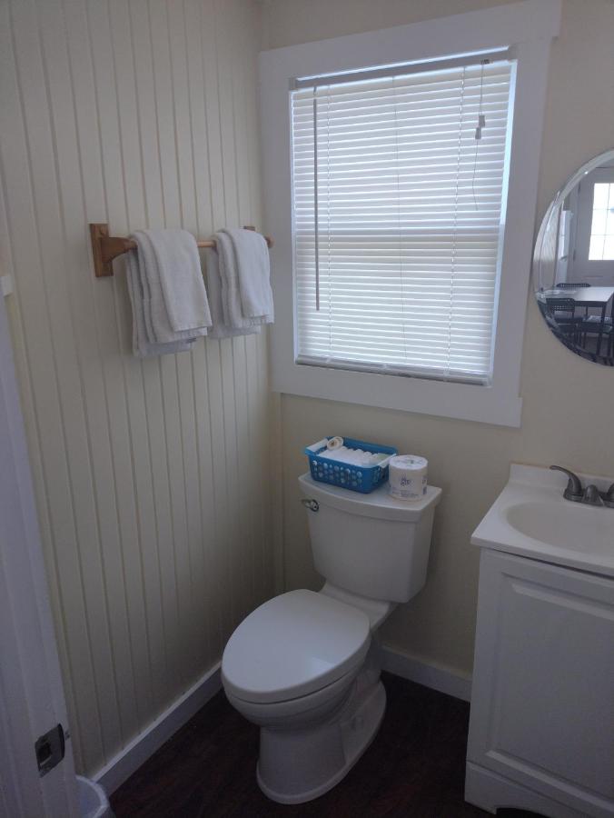  | Double Barr Cottage Inn