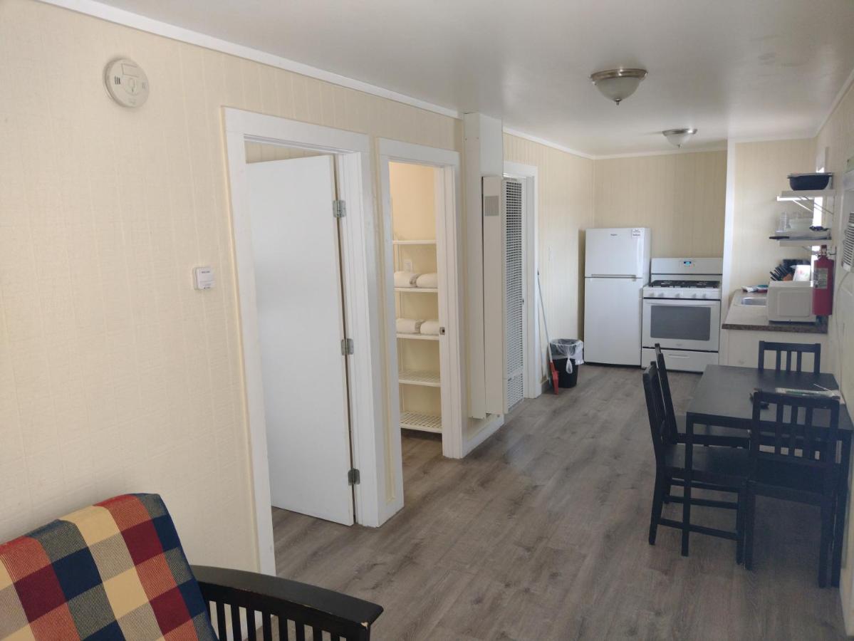  | Double Barr Cottage Inn